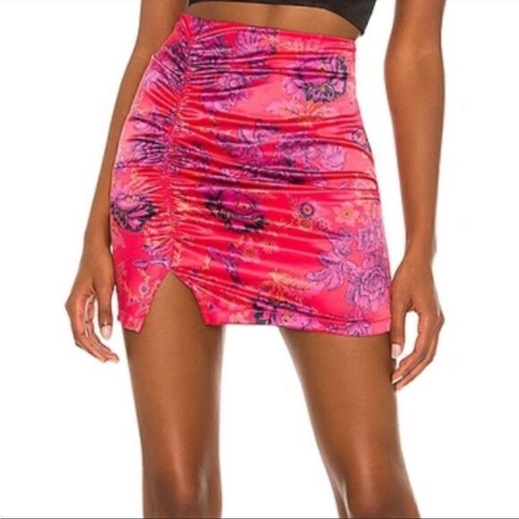 NWT Free People Avas Print Miniskirt in Deep Magenta Combo - Picture 5 of 16